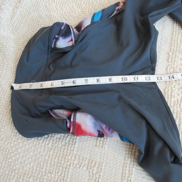 CALIA by Carrie Underwood Gray Capris w/ Pockets - Picture 13 of 14